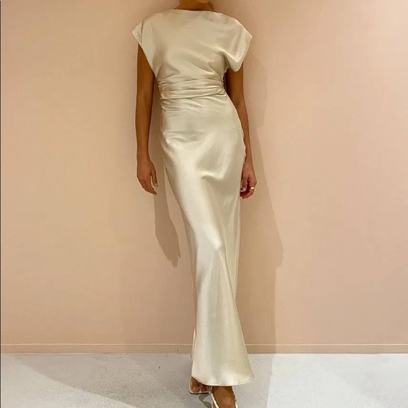 camilla & marc Dresses & Skirts - Camilla and Marc silk dress Size 10